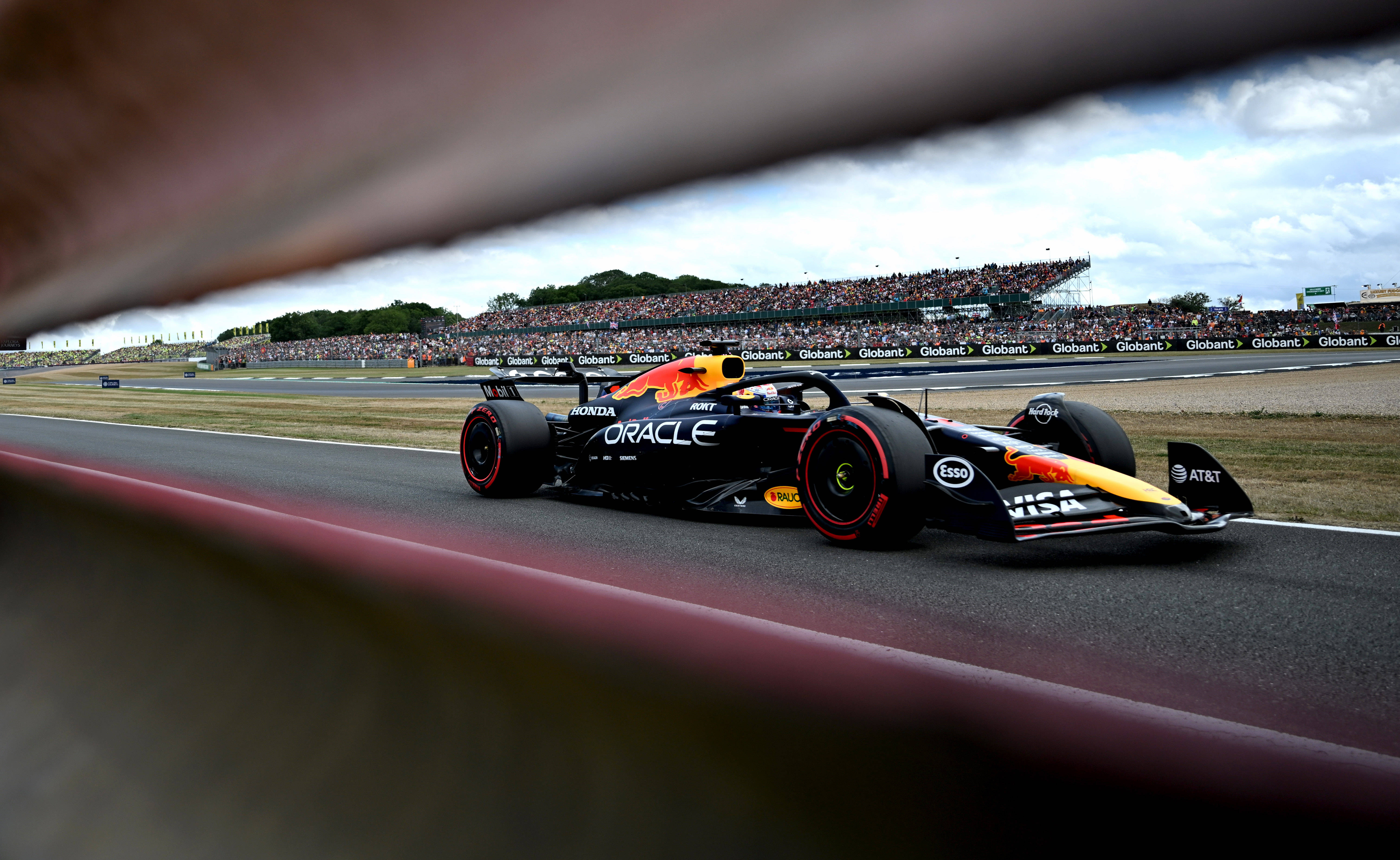 爱游戏在线-梅赛德斯翻盘迈凯伦，汉密尔顿惊艳四座